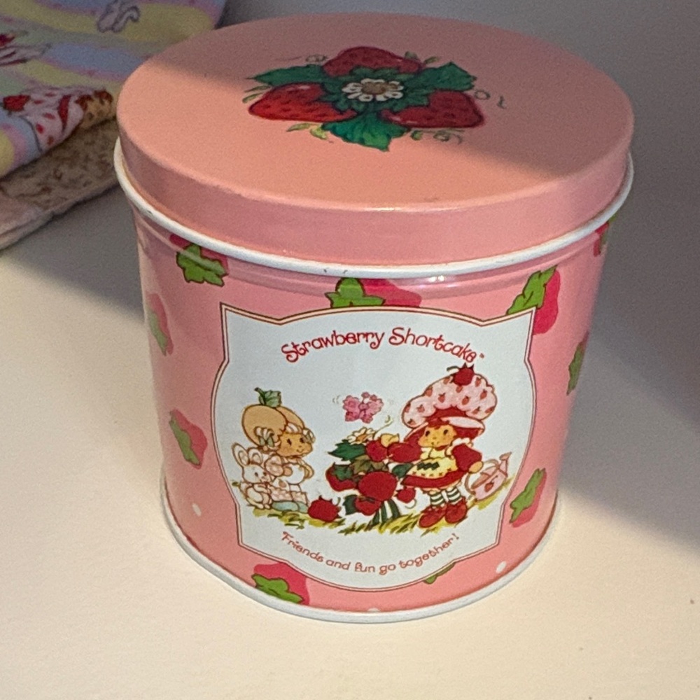 Strawberry shortcake vintage tin